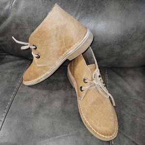 Brand New Cowhide UWEZO Chucka boots Ladies size 7.5